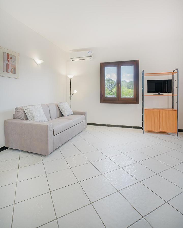 Ambra Holiday Rooms سان تيودورو المظهر الخارجي الصورة