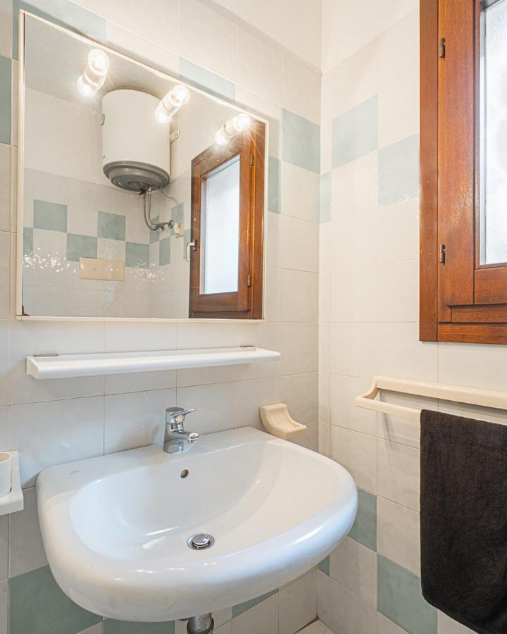 Ambra Holiday Rooms سان تيودورو المظهر الخارجي الصورة